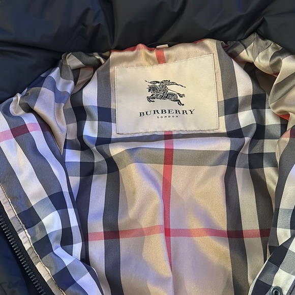 BURBERRY Black Puffer Coat with Hood - Picture 7 of 10